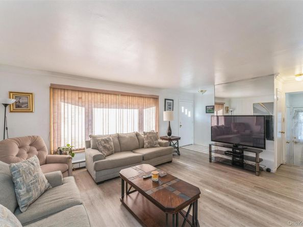 83 W Valley Stream Boulevard, Valley Stream NY 11580