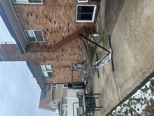 89 Grant Avenue, Farmingdale NY 11735