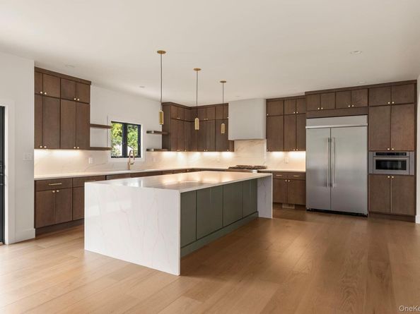 555 Marian Court, East Meadow NY 11554