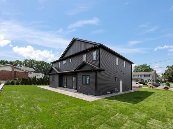 555 Marian Court, East Meadow NY 11554