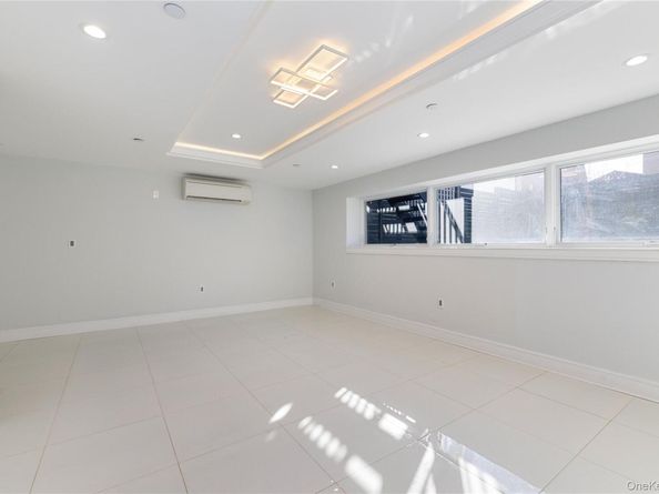 33-64 11th Street, Astoria NY 11106