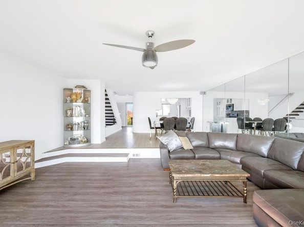 7 Waters Edge 7, Shirley NY 11967