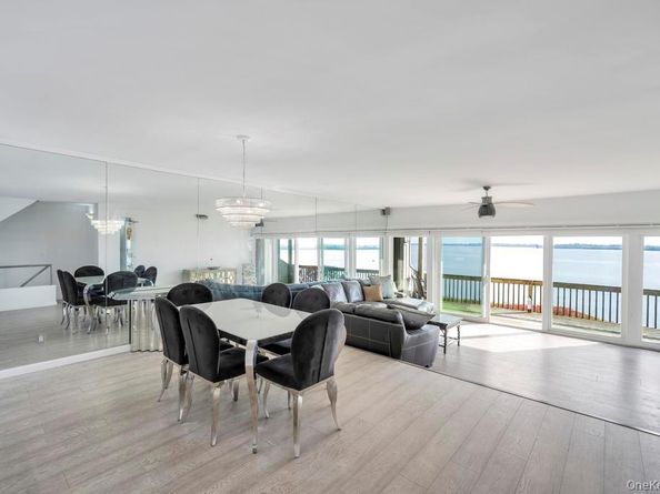 7 Waters Edge 7, Shirley NY 11967