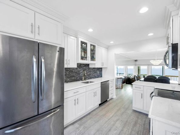 7 Waters Edge 7, Shirley NY 11967