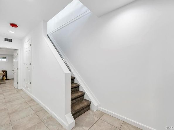 7 Waters Edge 7, Shirley NY 11967