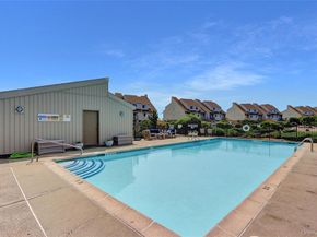 7 Waters Edge 7, Shirley NY 11967