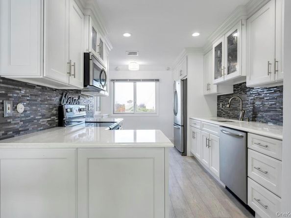 7 Waters Edge 7, Shirley NY 11967