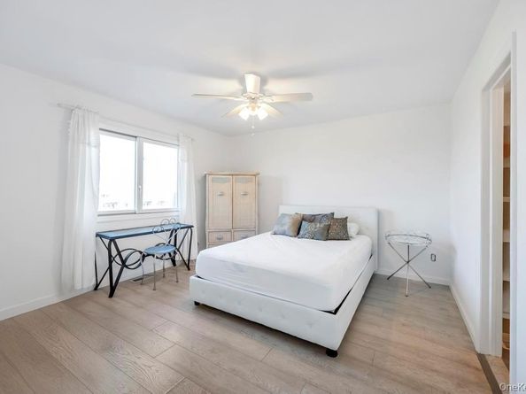 7 Waters Edge 7, Shirley NY 11967