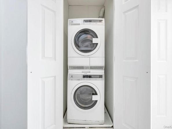 7 Waters Edge 7, Shirley NY 11967