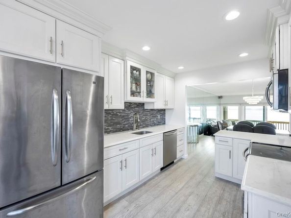 7 Waters Edge 7, Shirley NY 11967