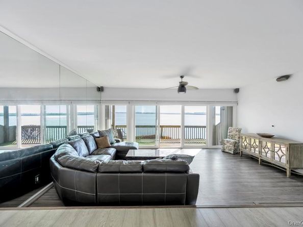 7 Waters Edge 7, Shirley NY 11967