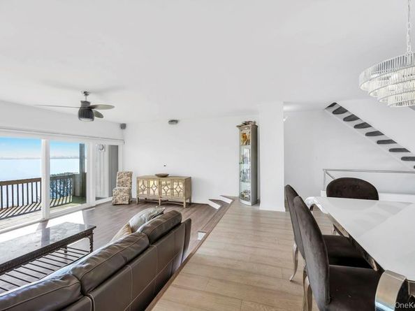 7 Waters Edge 7, Shirley NY 11967