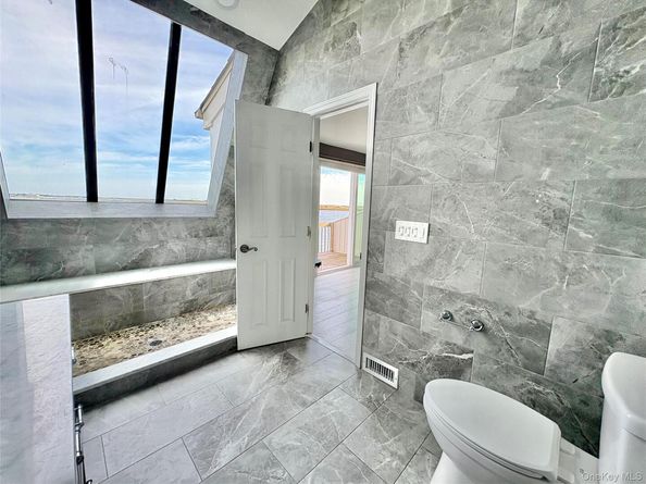 7 Waters Edge 7, Shirley NY 11967