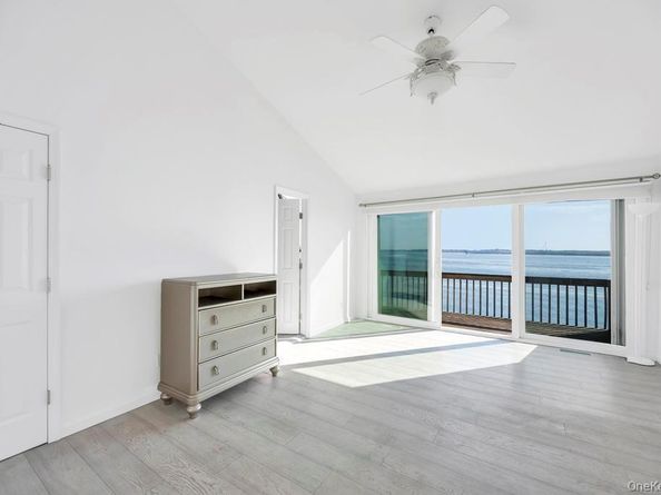 7 Waters Edge 7, Shirley NY 11967