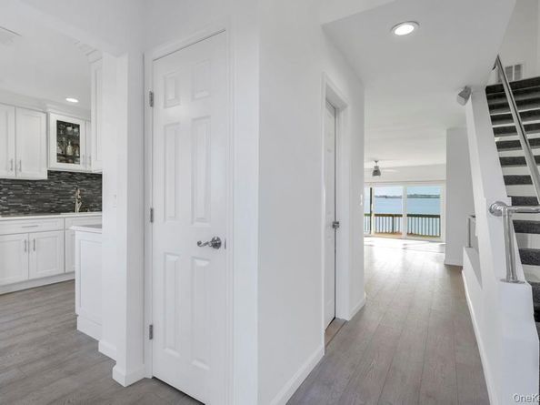 7 Waters Edge 7, Shirley NY 11967