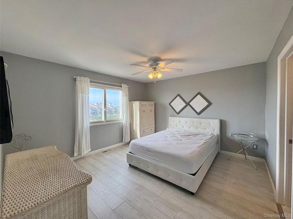 7 Waters Edge 7, Shirley NY 11967