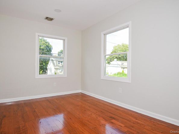 95 E Pulaski Road, Huntington Station NY 11746