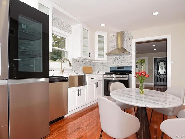 95 E Pulaski Road, Huntington Station NY 11746