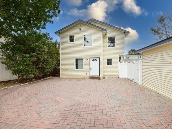 95 E Pulaski Road, Huntington Station NY 11746