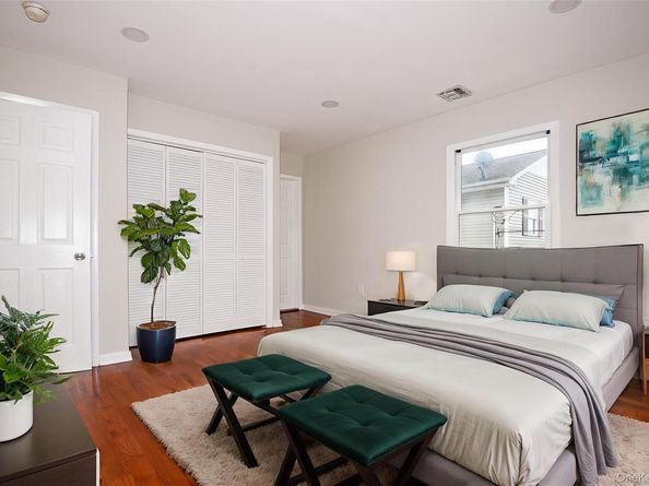 95 E Pulaski Road, Huntington Station NY 11746