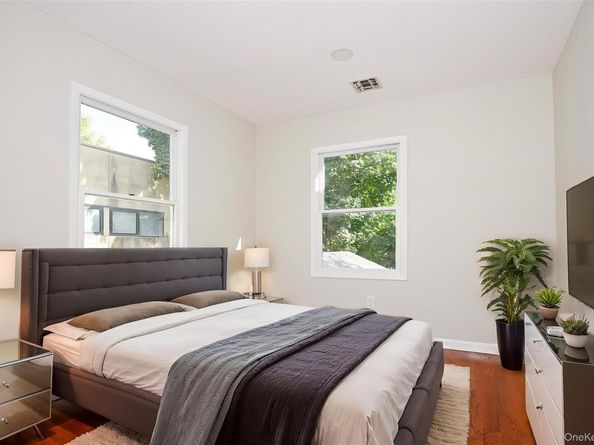 95 E Pulaski Road, Huntington Station NY 11746