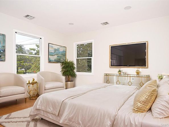 95 E Pulaski Road, Huntington Station NY 11746