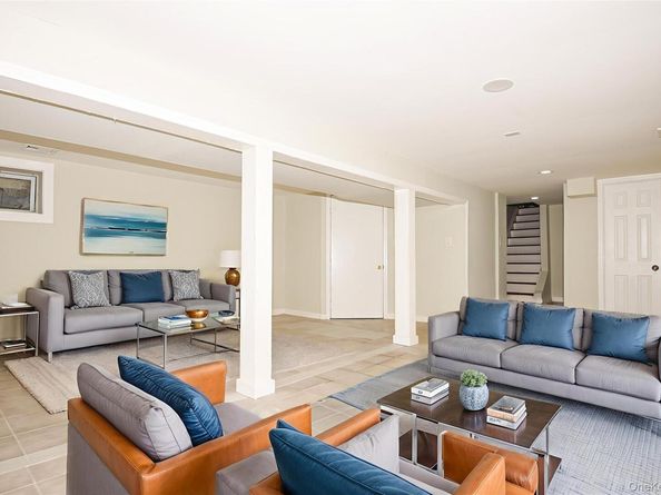 95 E Pulaski Road, Huntington Station NY 11746