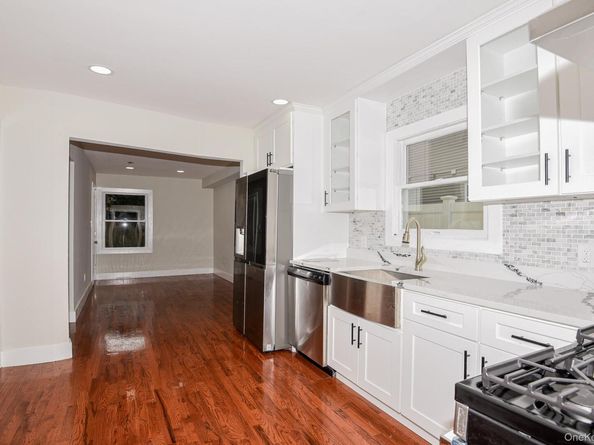 95 E Pulaski Road, Huntington Station NY 11746