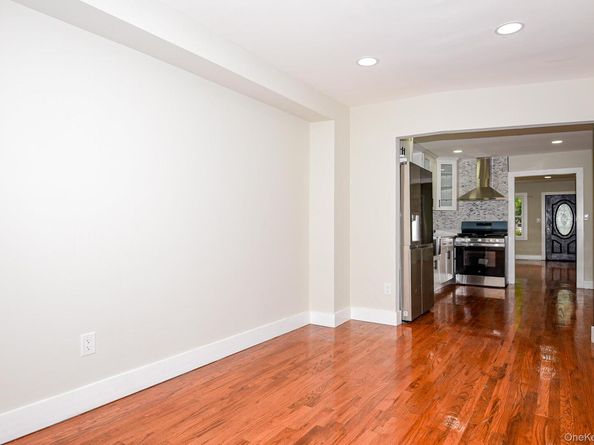 95 E Pulaski Road, Huntington Station NY 11746