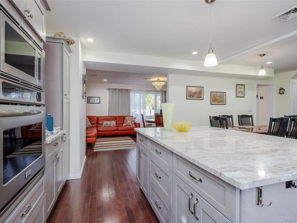 3 Earl Road, Melville NY 11747