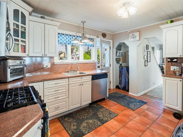 197 S 4th Street, Lindenhurst NY 11757