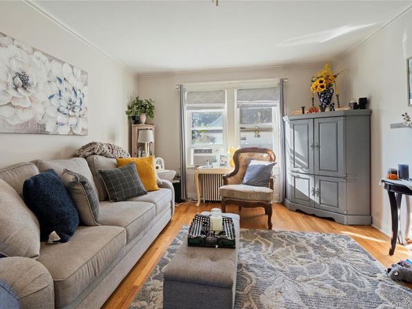 197 S 4th Street, Lindenhurst NY 11757