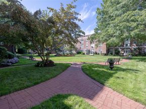 221 Middleneck Road M2, Great Neck NY 11021