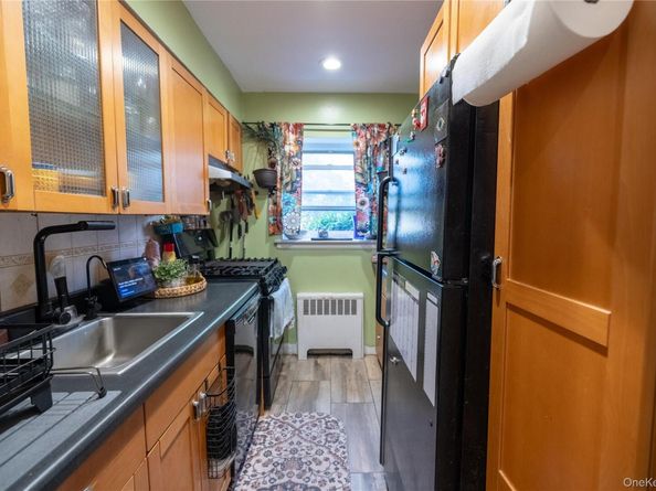 221 Middleneck Road M2, Great Neck NY 11021