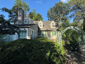 16 Ascot Ridge Road, Great Neck NY 11021