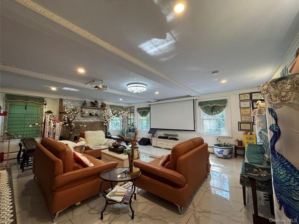 16 Ascot Ridge Road, Great Neck NY 11021