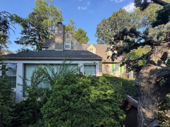 16 Ascot Ridge Road, Great Neck NY 11021