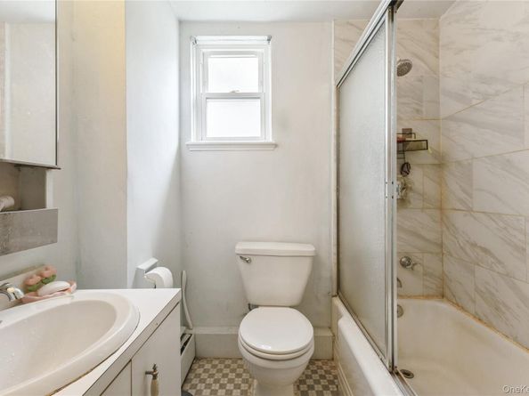 147-57 Charter Road 26D, Briarwood NY 11435