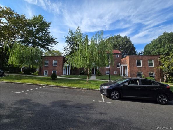 147-57 Charter Road 26D, Briarwood NY 11435
