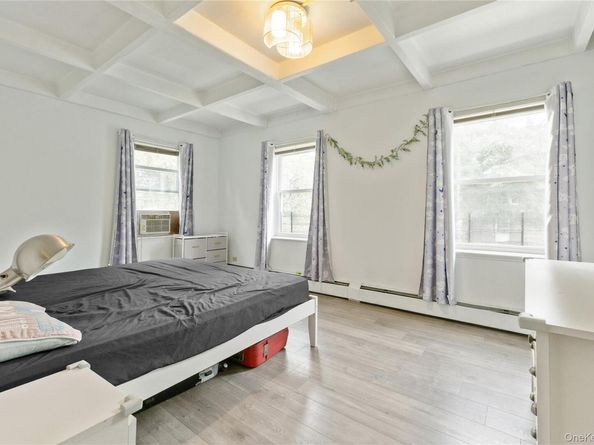 147-57 Charter Road 26D, Briarwood NY 11435