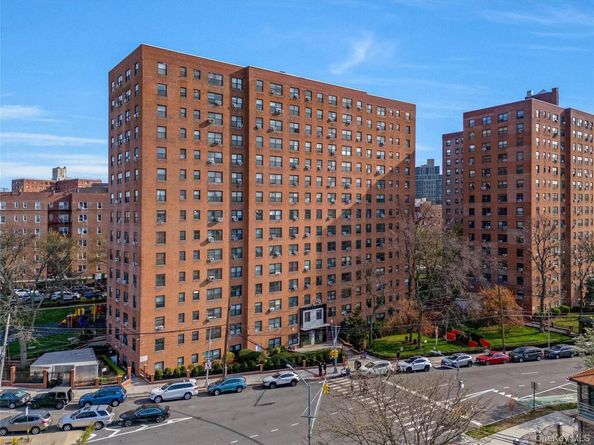 99-60 63rd road APT 5W, Rego Park NY 11374