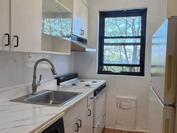 99-60 63rd road APT 5W, Rego Park NY 11374