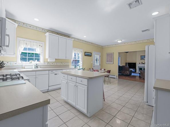 171 Glen Avenue, Sea Cliff NY 11579