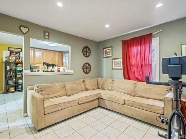 660 Rosevale Avenue, Lake Ronkonkoma NY 11779