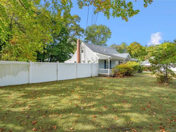 660 Rosevale Avenue, Lake Ronkonkoma NY 11779