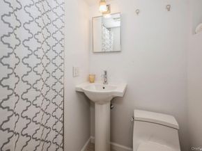 292 Little Fresh Pond Road, Southampton NY 11968