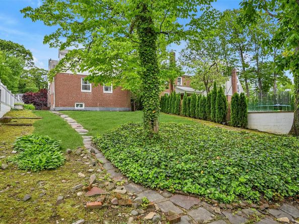 86-32 Avon Street, Jamaica Estates NY 11432