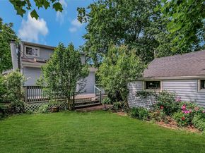 20 Baylis Place, Syosset NY 11791