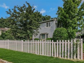 20 Baylis Place, Syosset NY 11791