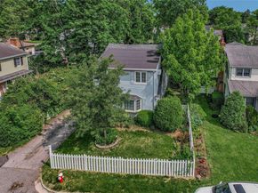20 Baylis Place, Syosset NY 11791